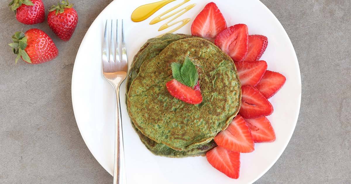 Belen_Pancakes_FB_Blog Green protein powder pancakes with strawberries